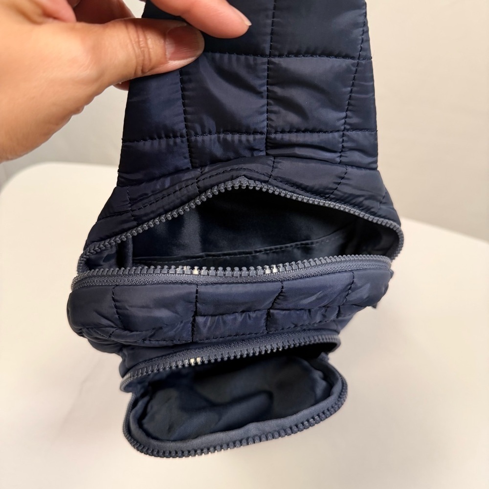 Versatile Reebok Dark Blue Sling Quilted Bag - Picture 7 of 8